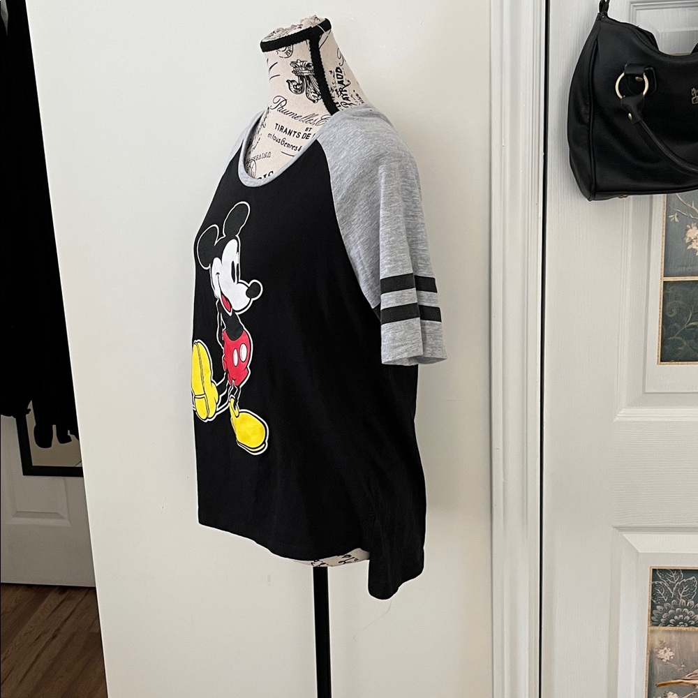😃Disney Mickey Mouse  T-Shirt - Black, Gray, and Yellow - Picture 5 of 6